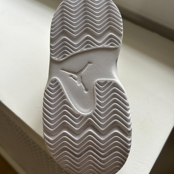 Nike Jordan Max Aura 2 Toddler Shoes Size 7C Trainers CN8096-006 Black Red - Picture 5 of 6